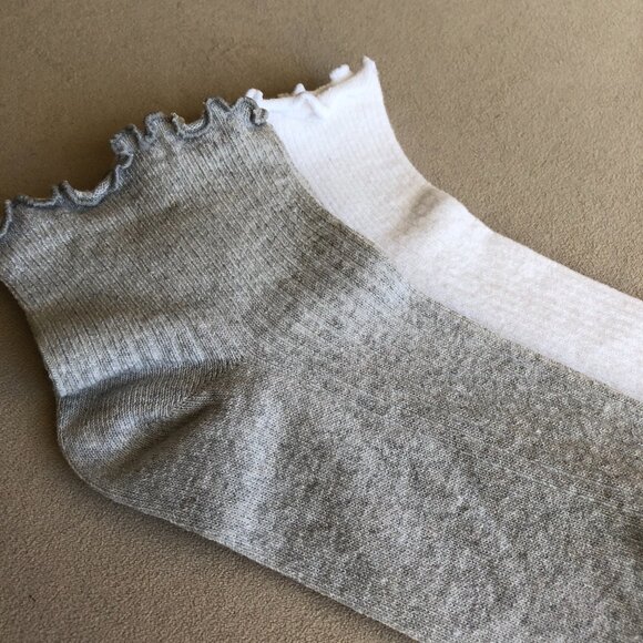 6 pair New Women Ruffle Ankle Socks. Seamless low cut socks - Picture 9 of 9